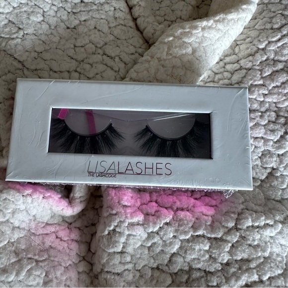 LADY Code Fake Lashes - Picture 1 of 4